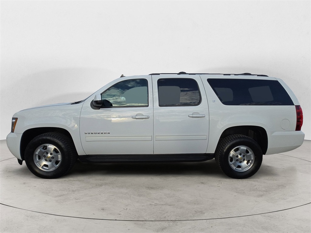 2013 Chevrolet Suburban 1500 LT photo 2