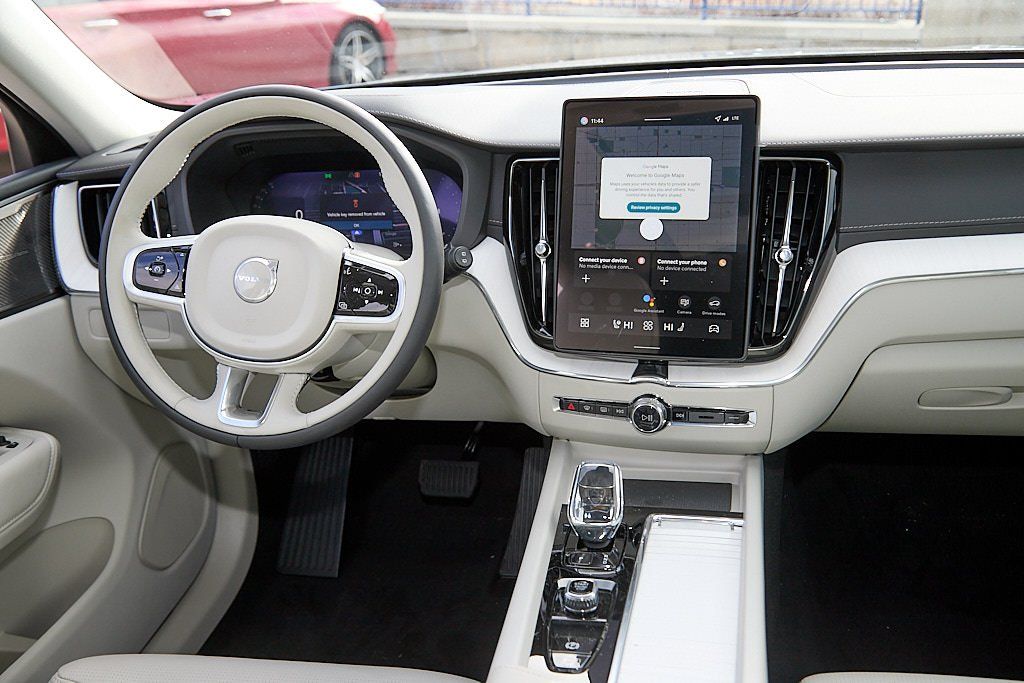 2026 VOLVO XC60 - Image 24