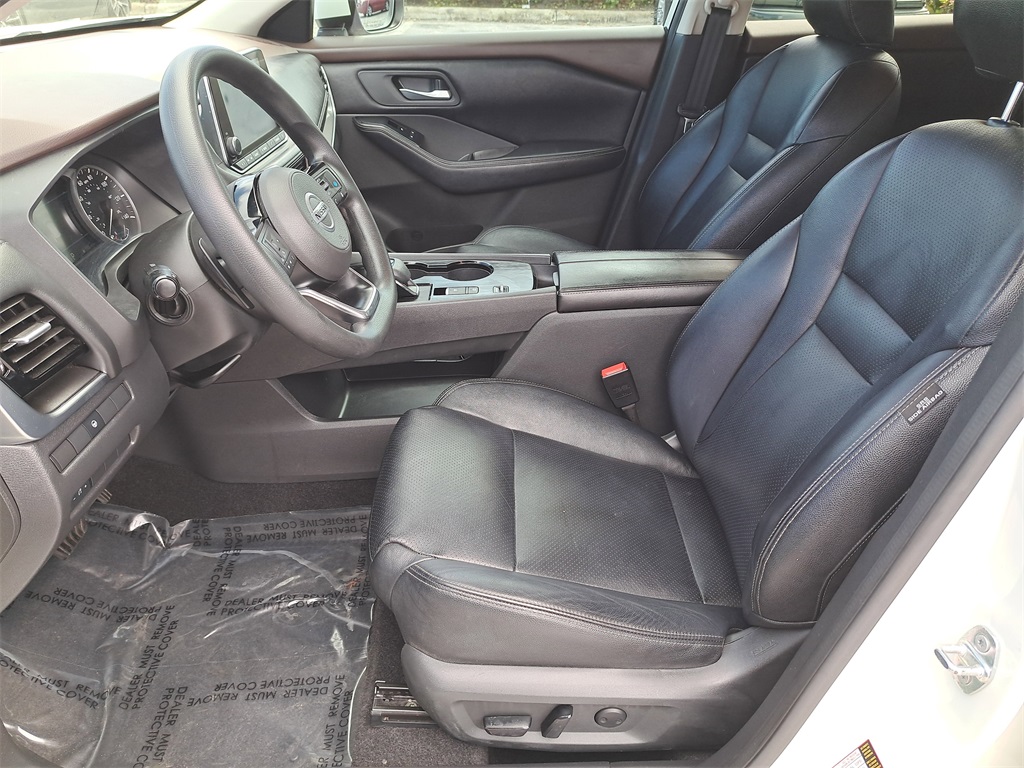 2021 Nissan Rogue SV photo 18