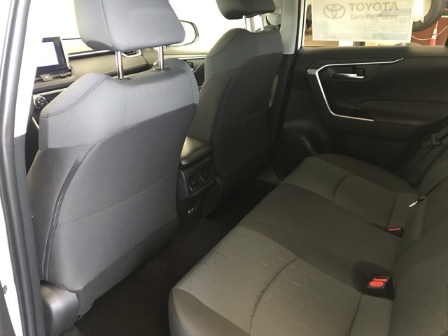2025 Toyota RAV4 XLE photo 11