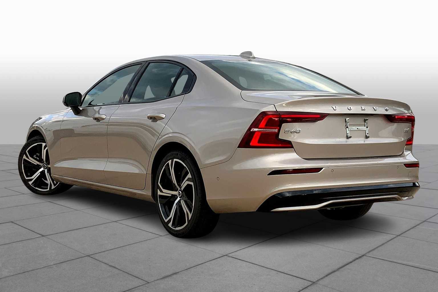 2024 Volvo S60 Plus photo 11