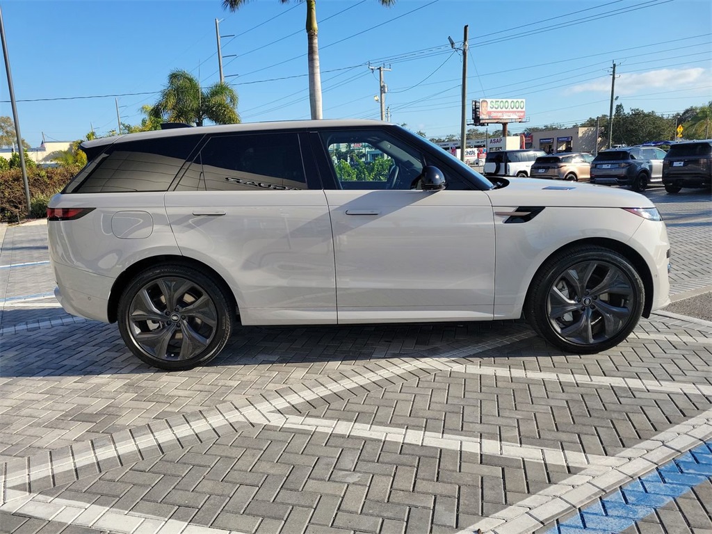 2025 Land Rover Range Rover Sport SE photo 4