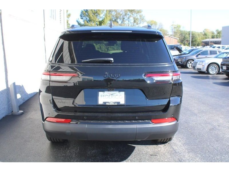 2025 Jeep Grand Cherokee Altitude photo 4