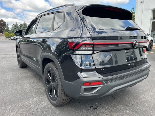 2025 Volkswagen Taos SE photo 2