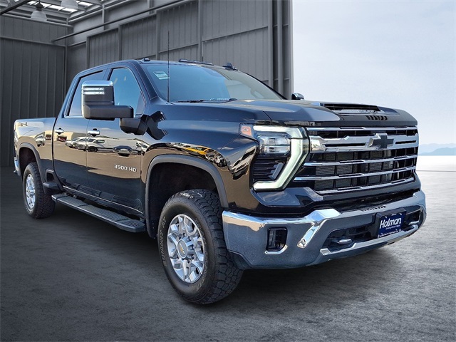 2024 Chevrolet Silverado 3500HD LTZ photo 2