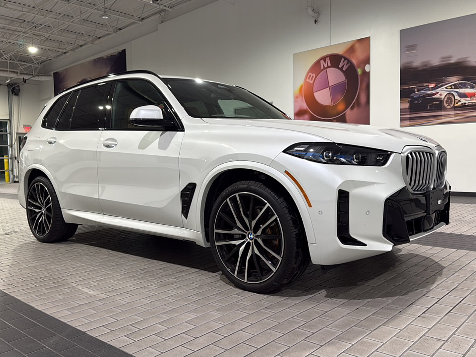 2025 Bmw X5 M photo 3