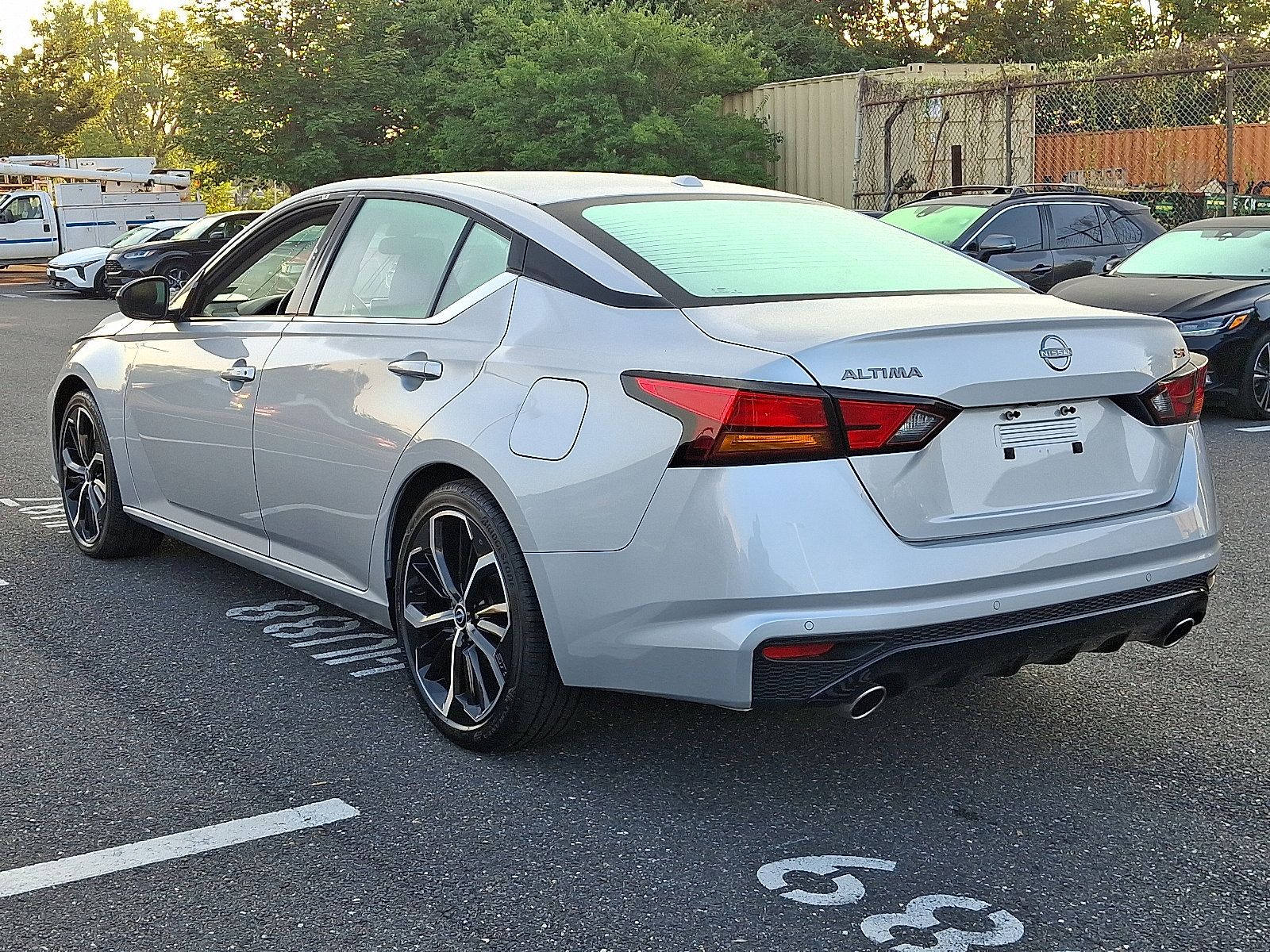 2024 Nissan Altima 2.5 SR photo 2