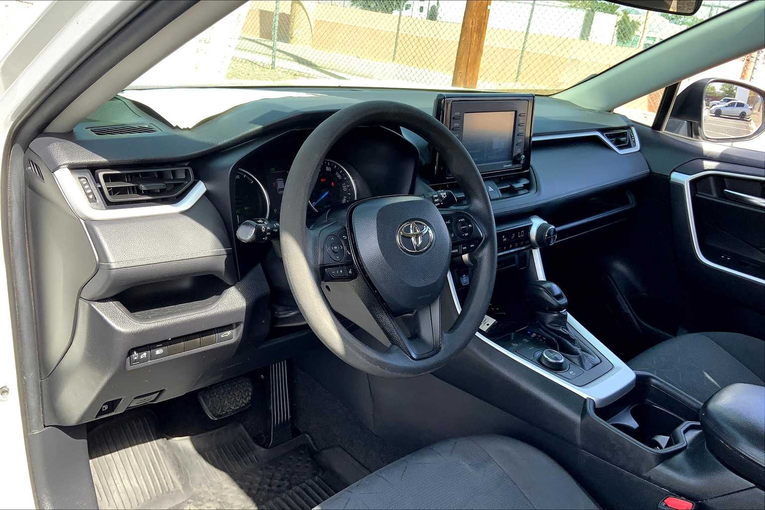 2021 Toyota RAV4 Hybrid XLE photo 14
