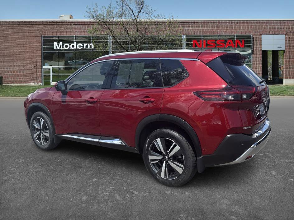 2022 Nissan Rogue Platinum photo 2