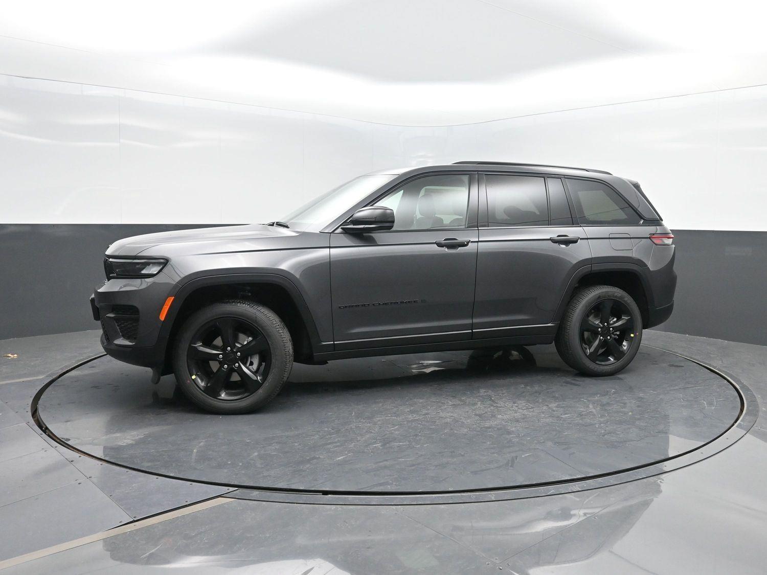 2025 Jeep Grand Cherokee Altitude's photo