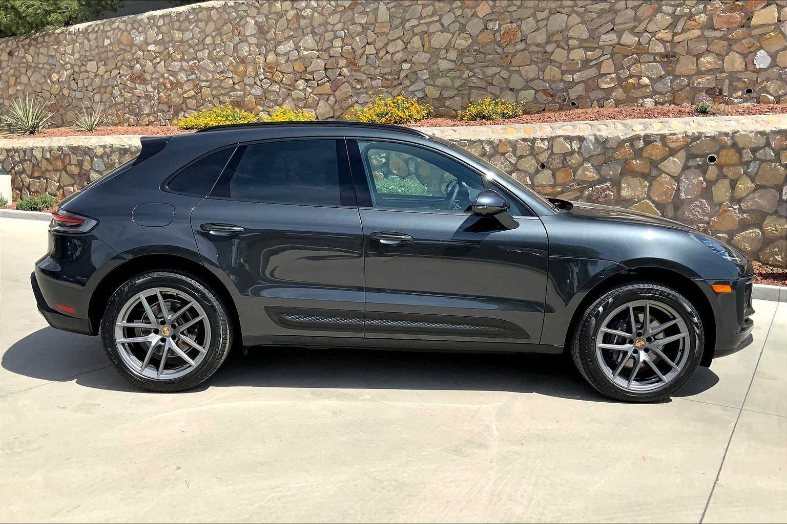 2025 Porsche Macan S photo 8