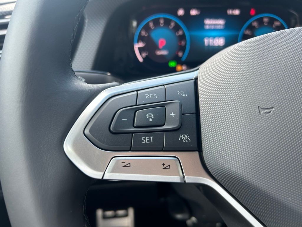 2026 Volkswagen Atlas Cross Sport SEL R-Line photo 15