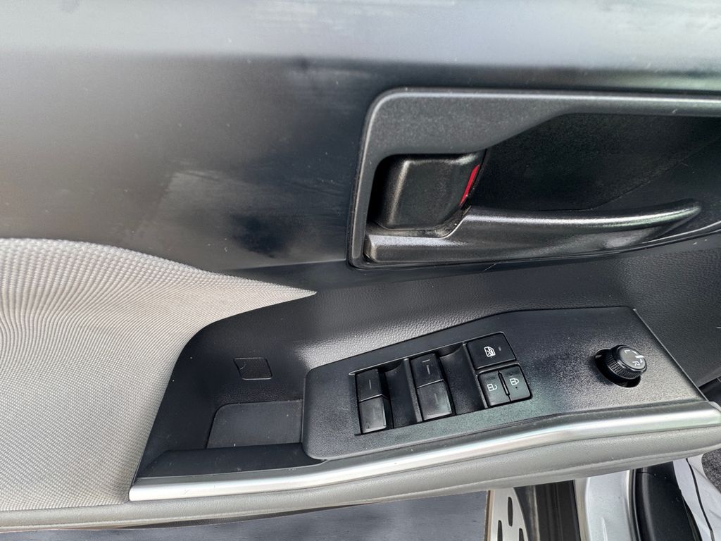 2022 Toyota Highlander L photo 12