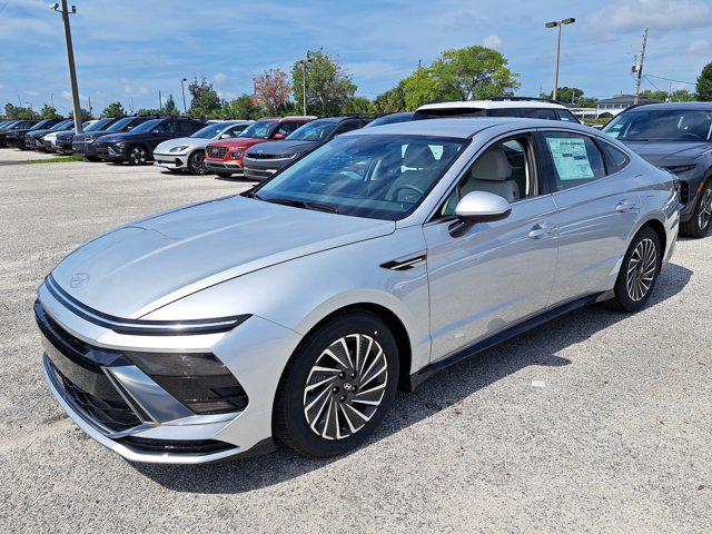 2025 Hyundai Sonata Hybrid SEL photo 2