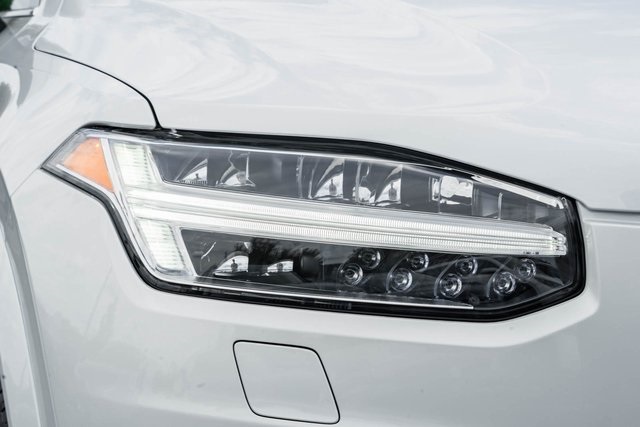 2025 Volvo XC90 T8 photo 8