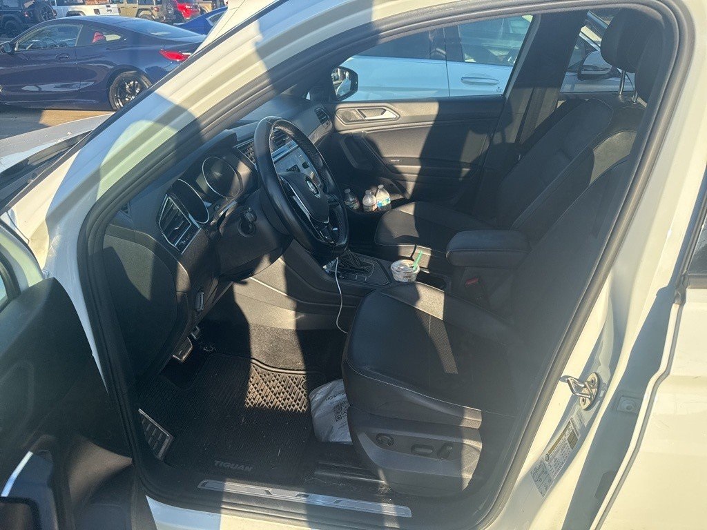 2021 Volkswagen Tiguan SE R-Line Black photo 2