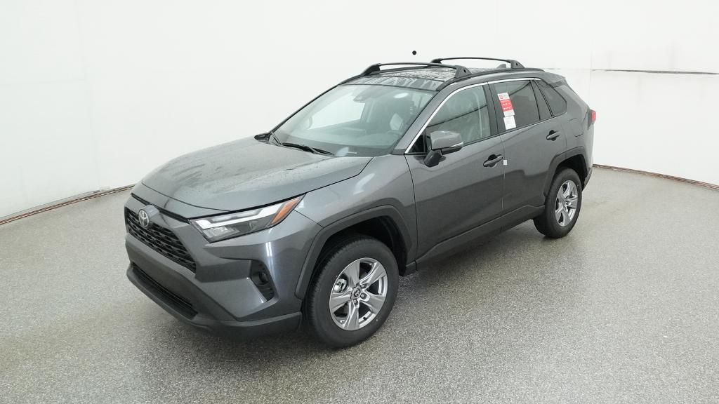 2025 Toyota RAV4 XLE's photo