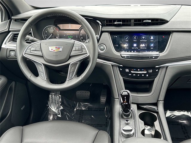 2025 Cadillac XT5 Luxury photo 2