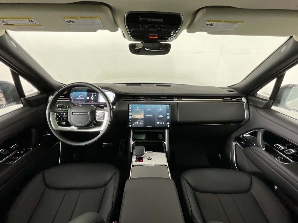 2025 Land Rover Range Rover SE photo 3