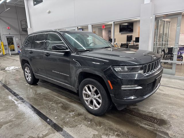 2022 Jeep Grand Cherokee Limited's photo