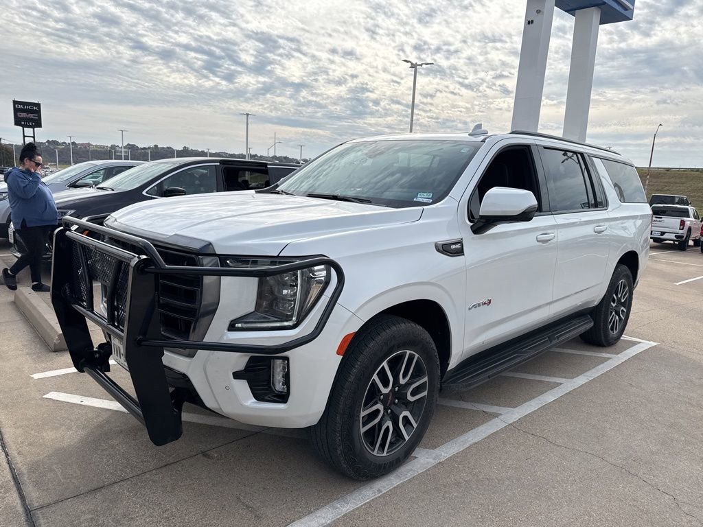 2024 GMC Yukon XL AT4's photo