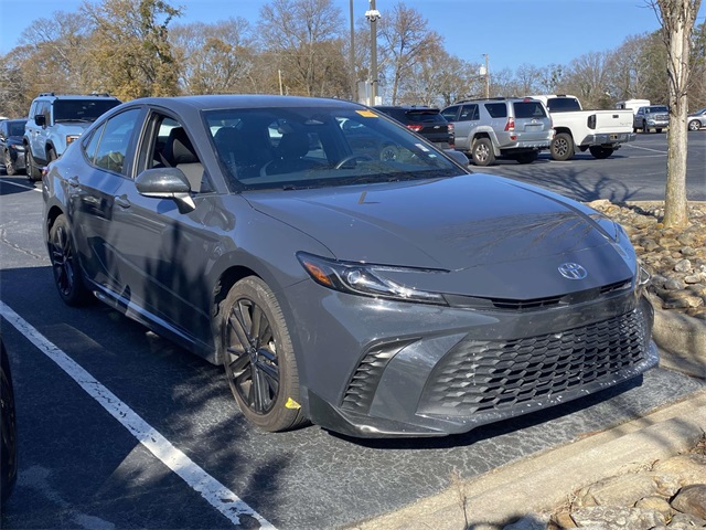 2025 Toyota Camry SE's photo