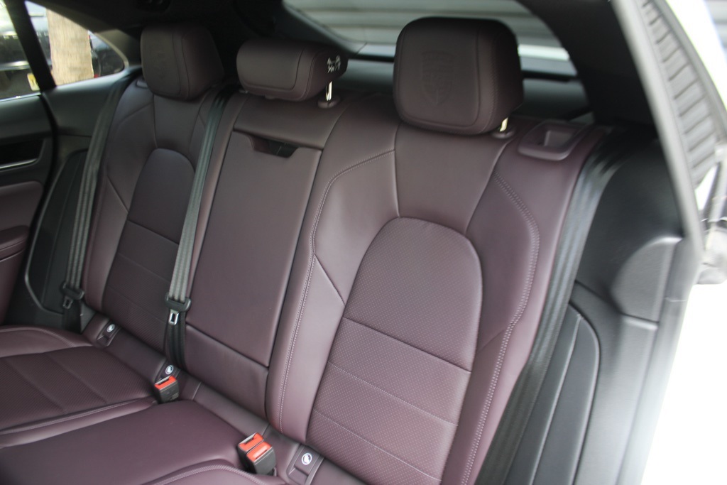 2025 Porsche Macan Electric photo 32