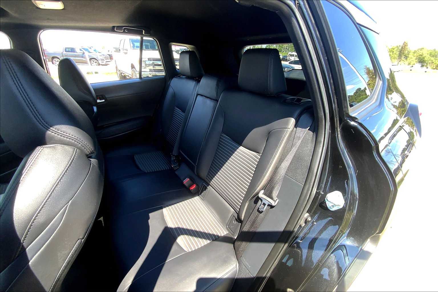 2023 Toyota Corolla Cross Hybrid XSE photo 18