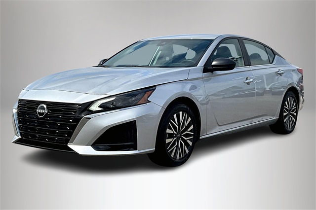 2024 Nissan Altima 2.5 SV photo 2