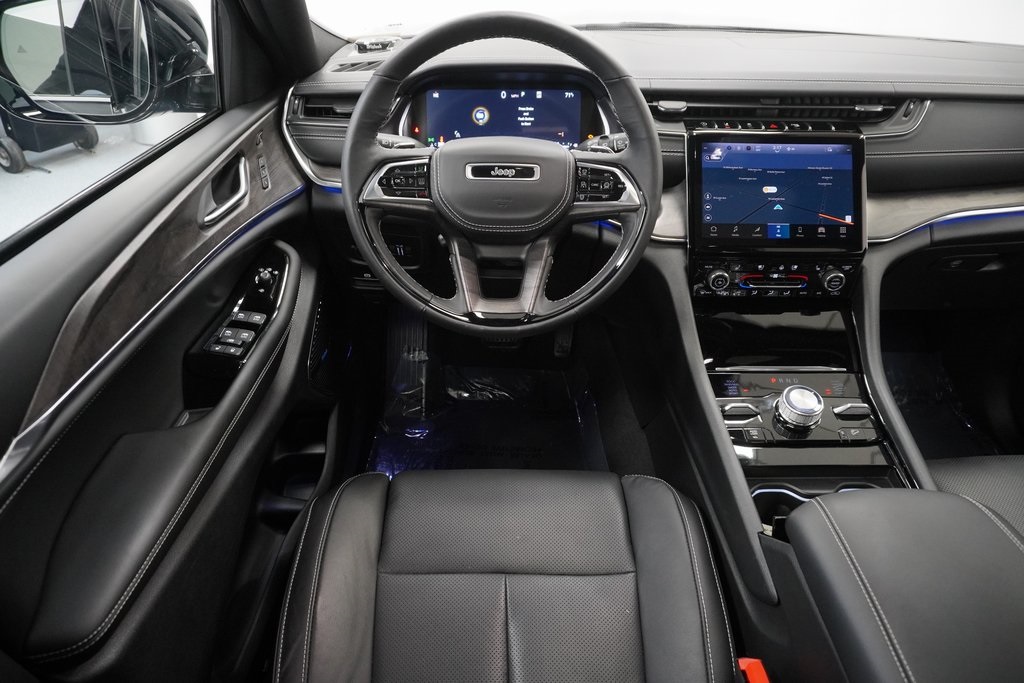 2024 Jeep Grand Cherokee Overland photo 16