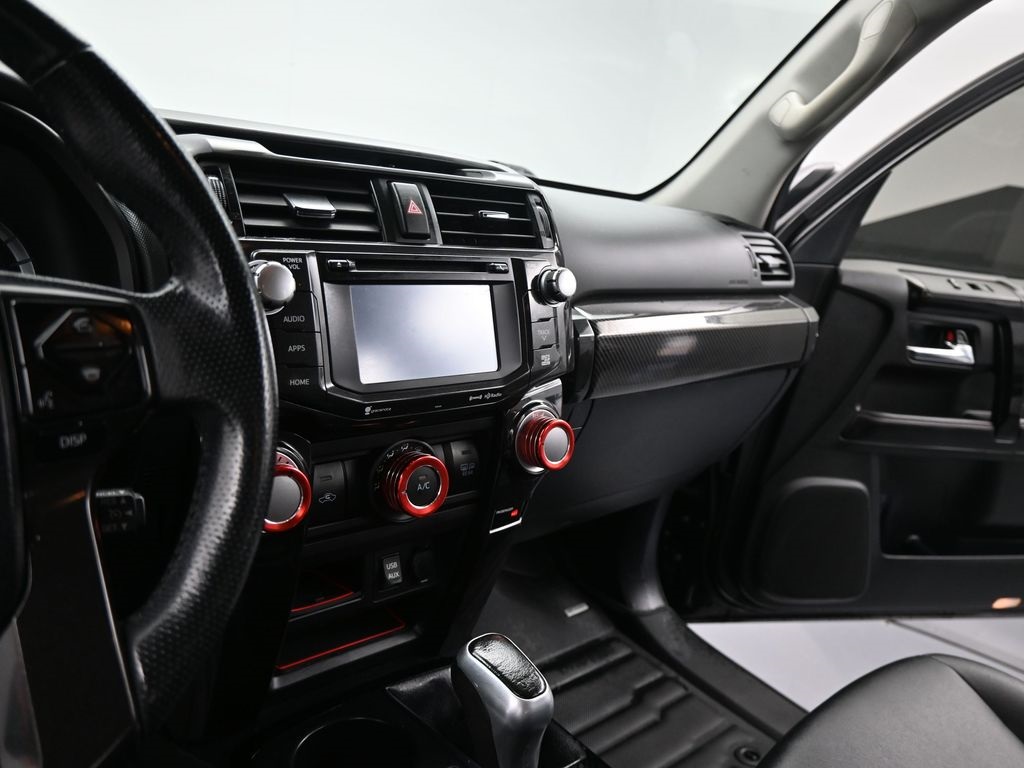 2017 Toyota 4Runner SR5 photo 3