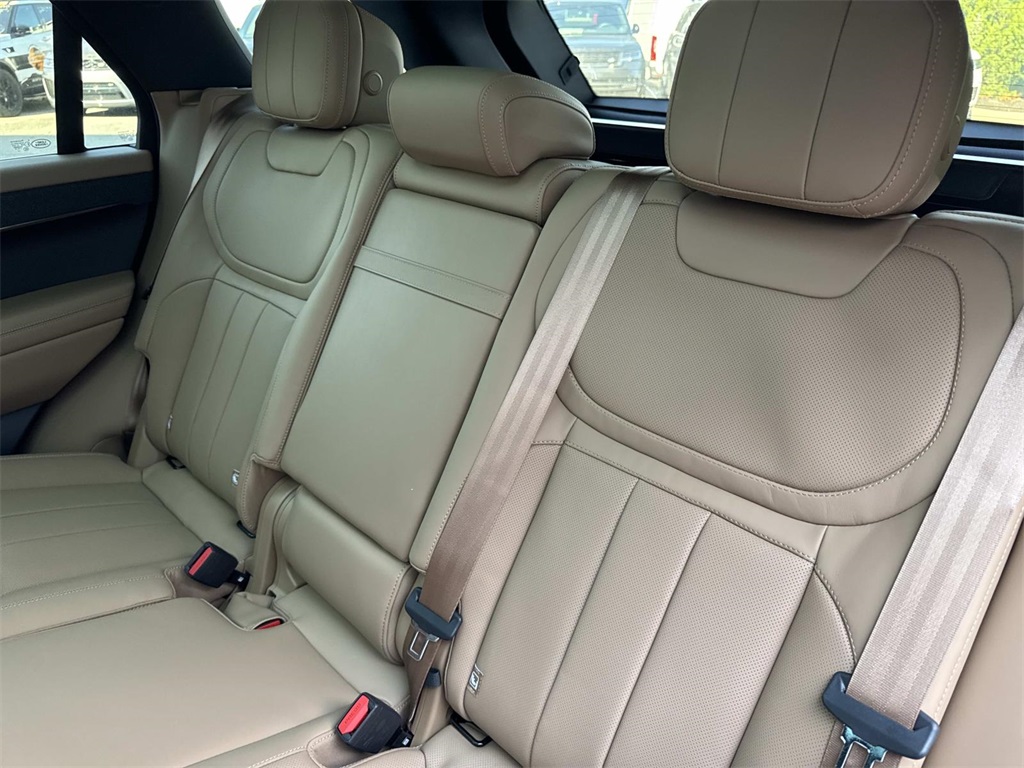 2025 Land Rover Range Rover Sport SE photo 15