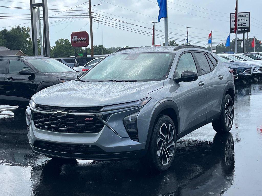 2025 Chevrolet Trax photo 3