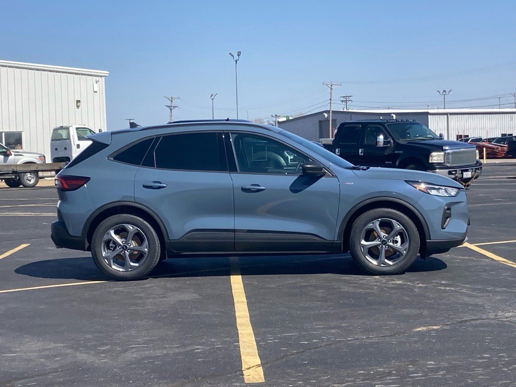 2025 Ford Escape ST-Line photo 3