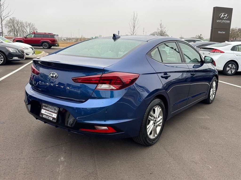 2019 Hyundai Elantra SEL photo 3
