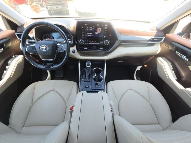 2021 Toyota Highlander XLE photo 24