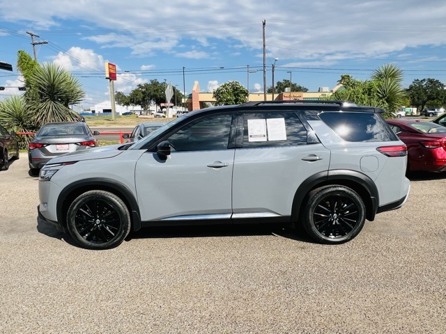 2022 Nissan Pathfinder Platinum photo 4