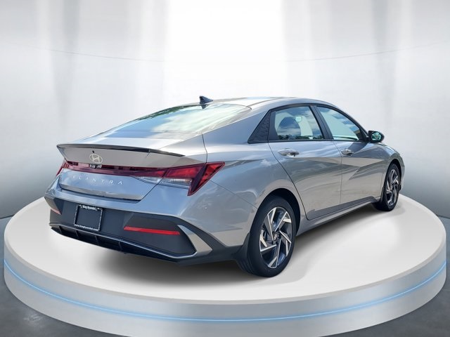 2025 Hyundai Elantra SEL Sport photo 4