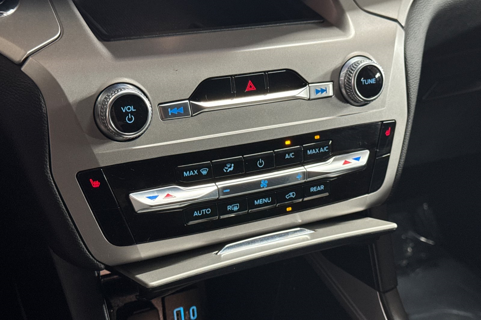 2023 Ford Explorer XLT photo 16