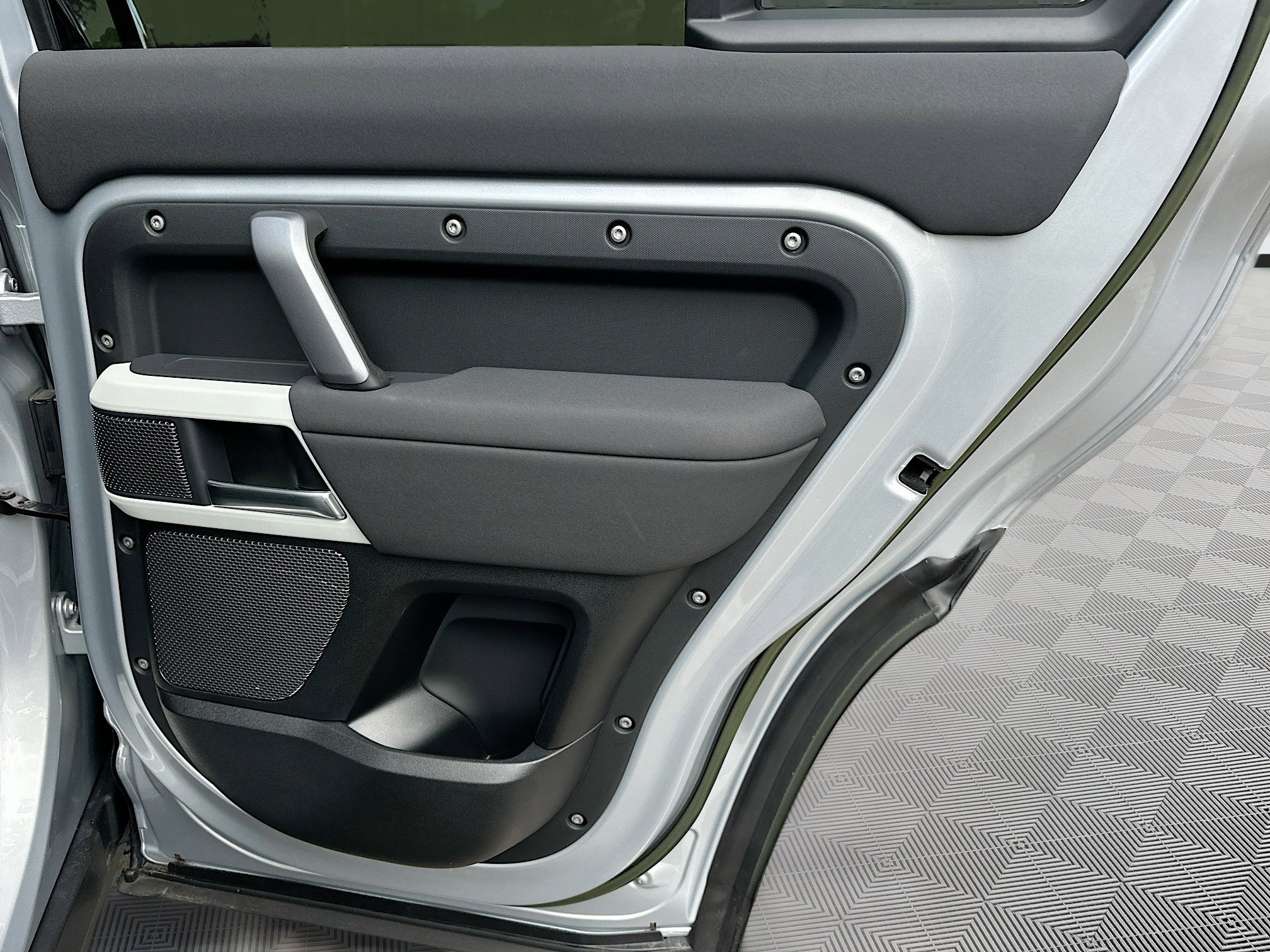 2023 Land Rover Defender X-Dynamic SE photo 28