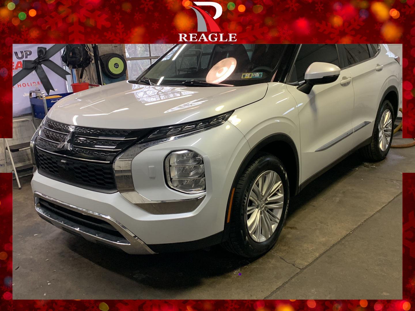 2022 Mitsubishi Outlander ES's photo