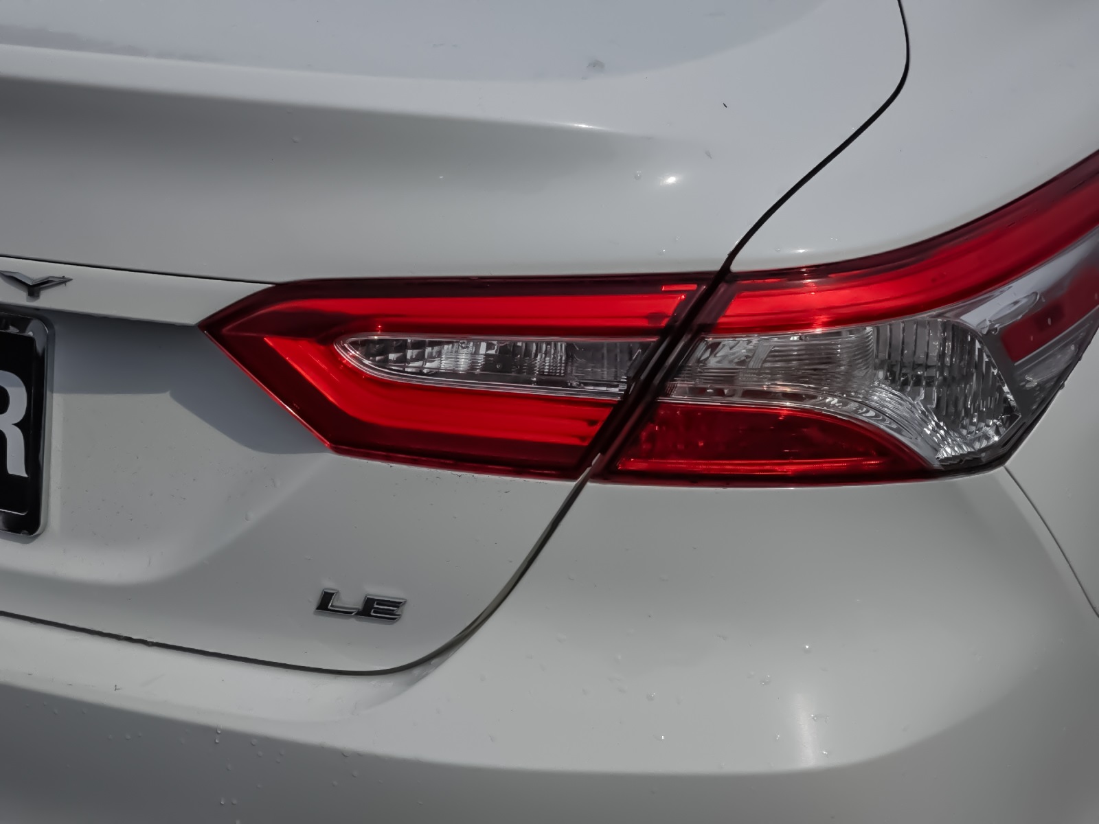 2018 Toyota Camry SE XLE photo 23