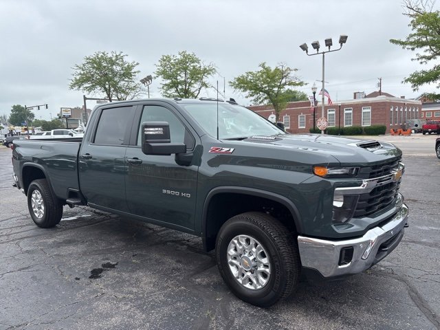 2025 Chevrolet Silverado 3500HD LT photo 3