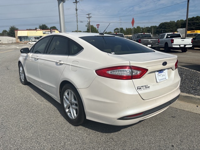 2016 Ford Fusion SE photo 3