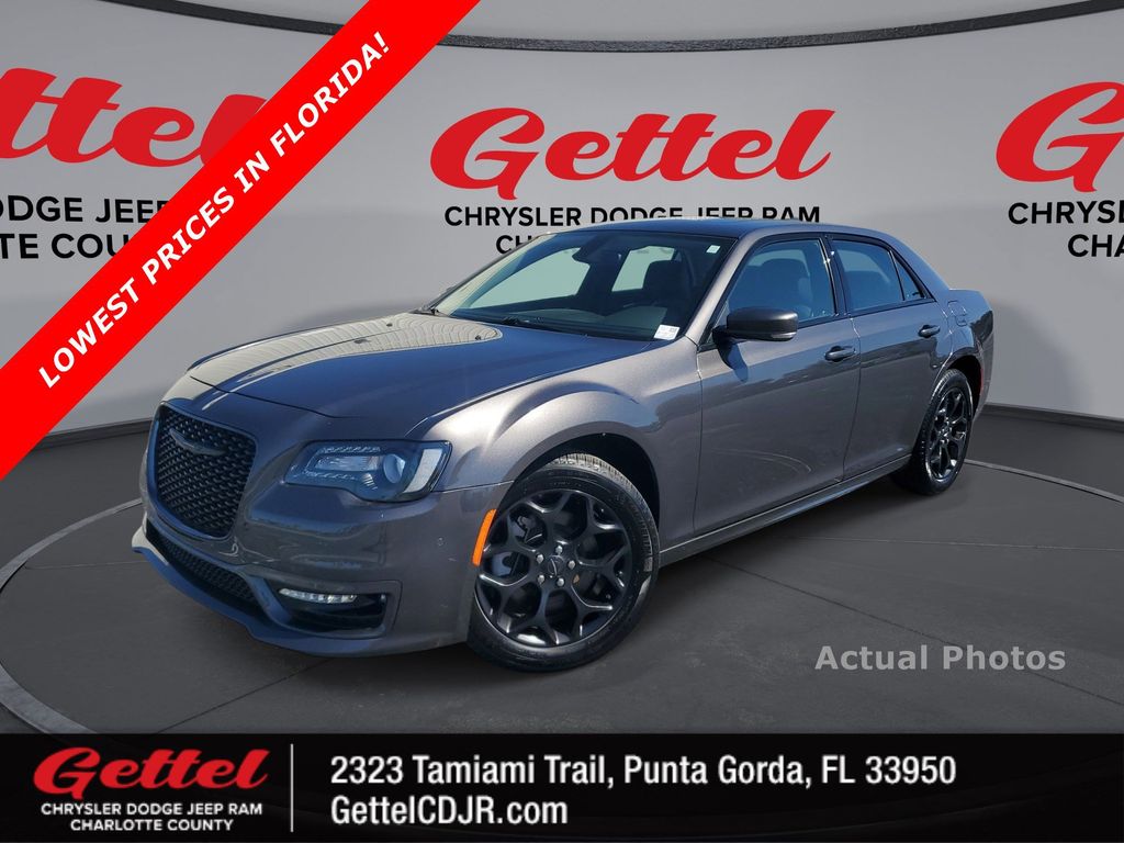 2023 Chrysler 300 Touring L's photo