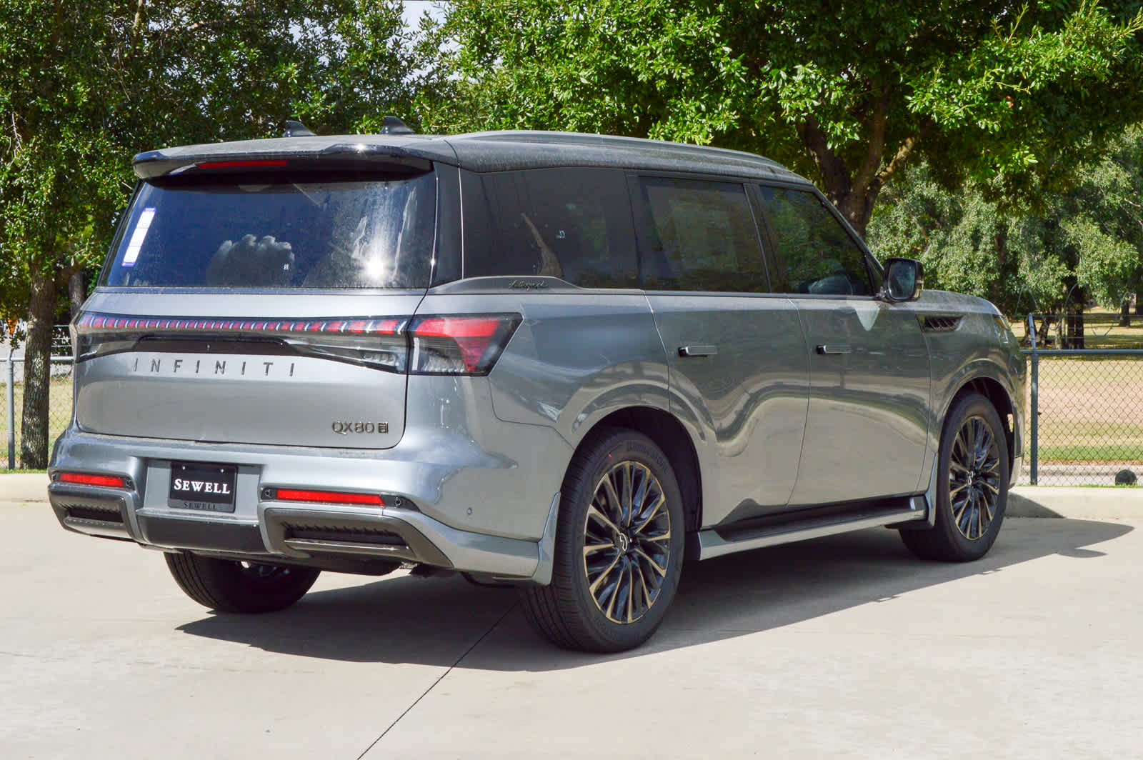 2026 Infiniti QX80 photo 3