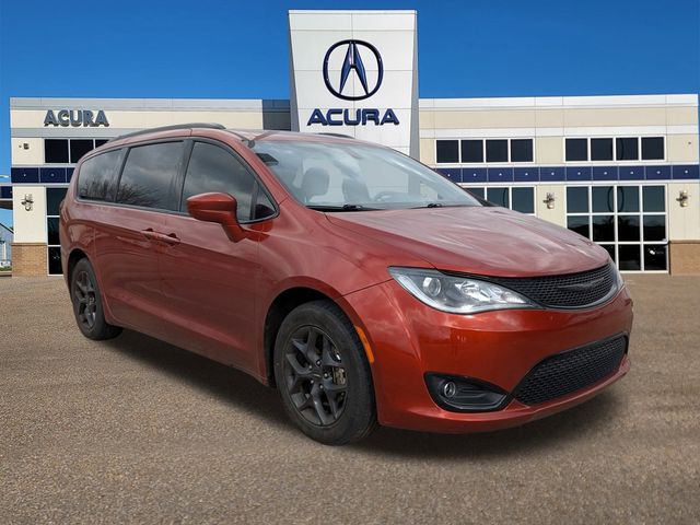 2018 Chrysler Pacifica Touring L Plus's photo