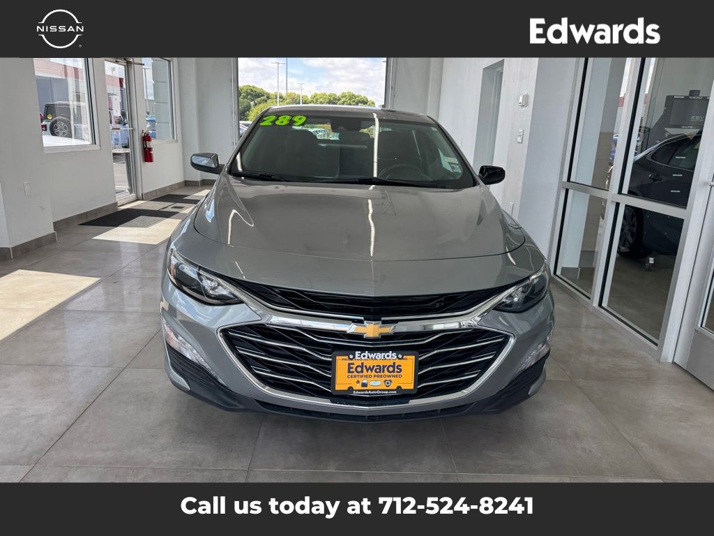 2025 Chevrolet Malibu 1LT photo 3
