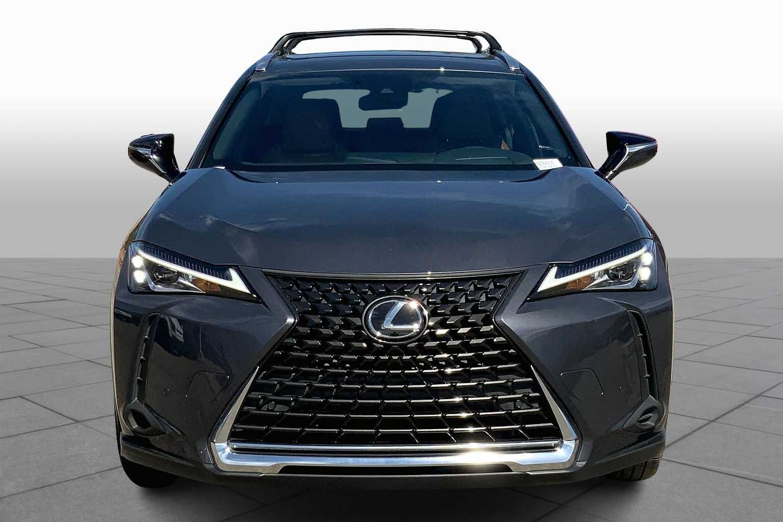 2022 Lexus UX 200 photo 3