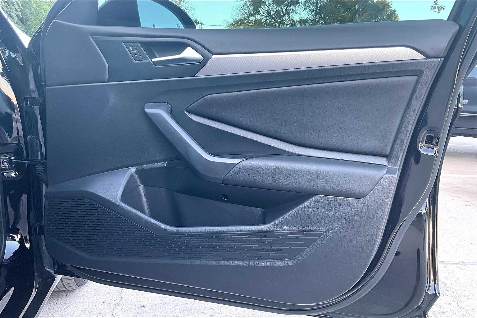 2021 Volkswagen Jetta SE R-Line photo 13